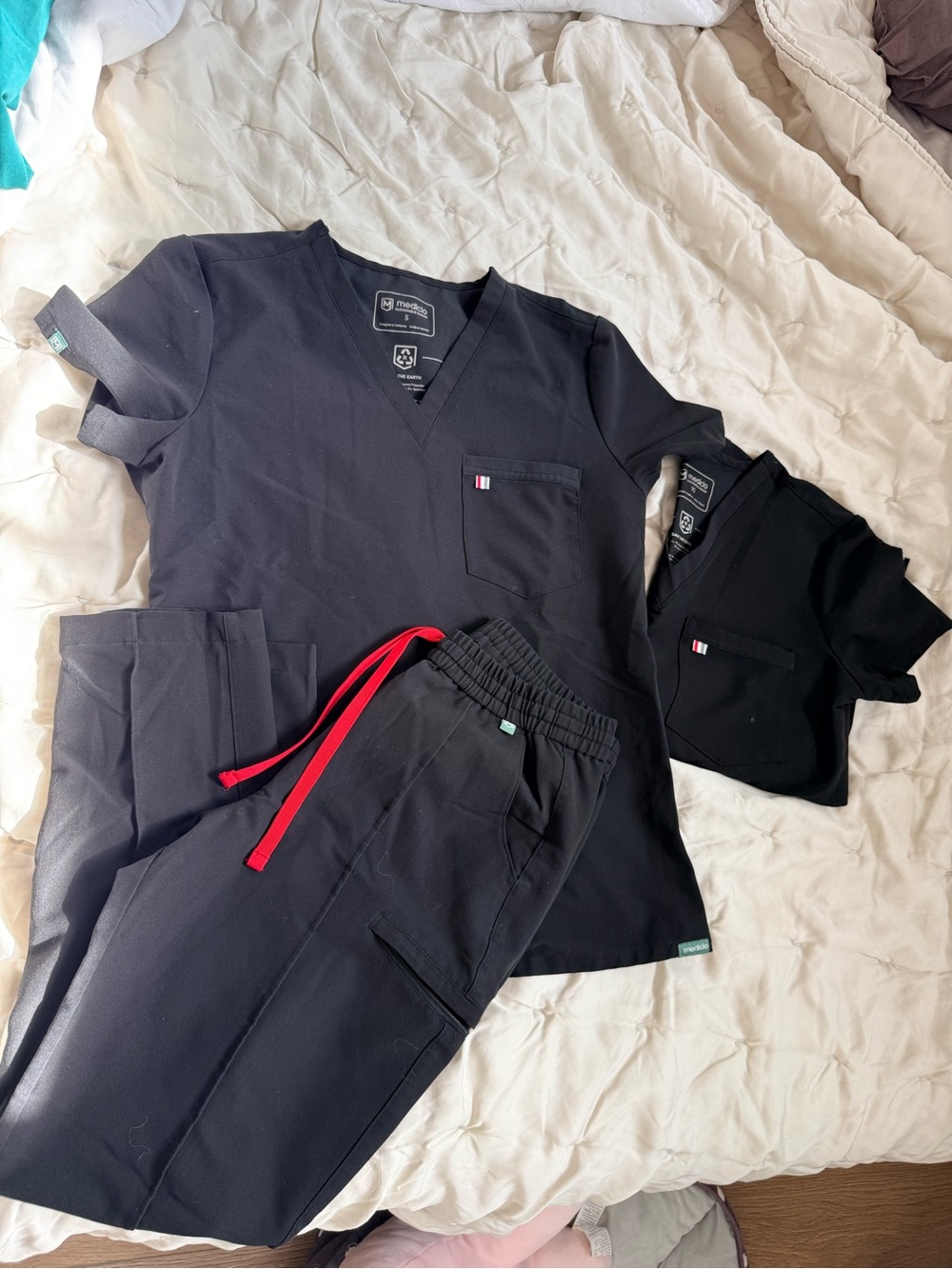 Mediclo Women's Black Scrub Set with Red Drawstring